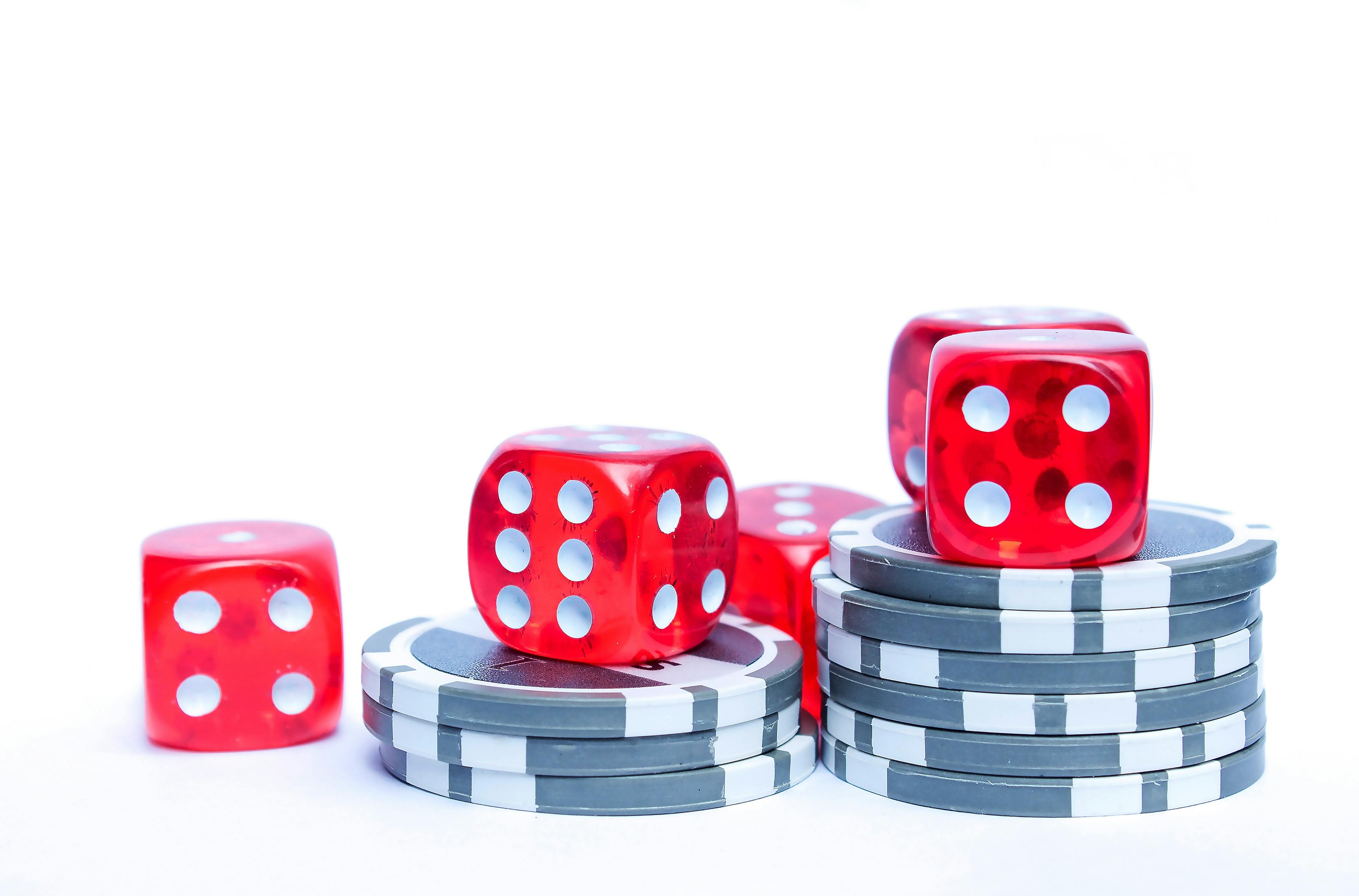 Ilustrasi permainan slot online dengan tema hidup dan warna merah
